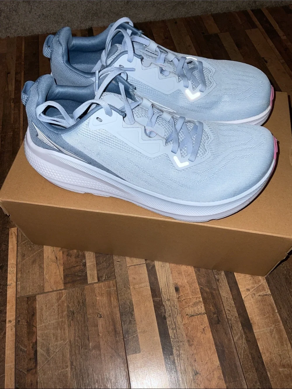 Women’s Altra FWD Via size 8.5